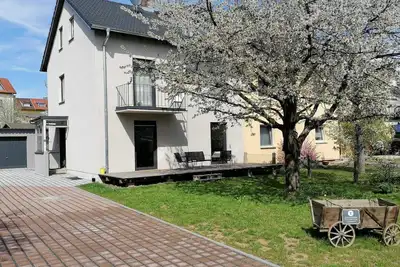 Image de Appartement moderne avec terrasse et jardin - jusqu'à 6 personnes