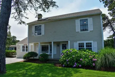 Image de Santucket 77-maison de cinq chambres seulement. 3 miles Ă West Dennis Beach