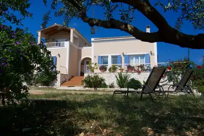 Villa spacieuse avec intimité et vue sur la montagne, près d'Agia Efimia et de la plage de Myrtos