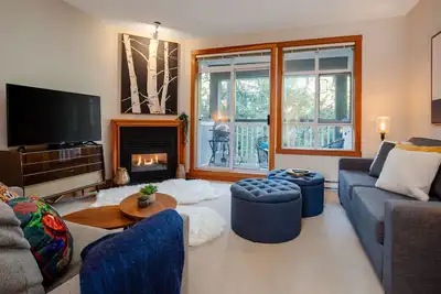 Image de Condo lumineux dans un endroit fantastique par Harmony Whistler
