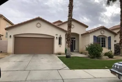 Image de Maison familiale confortable (moins d'un kilomètre de Coachella Fest) 3 nuits, 4e nuit offerte