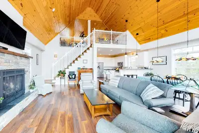 Image de Chalet flambant neuf et isolé avec belle vue sur Cadillac et plusieurs ponts!