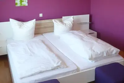 Image de Doppelzimmer Komfort-Plus mit eigenem Bad oder Dusche und Wc