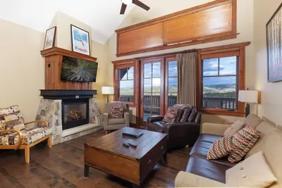 Image de One Ski Hill Penthouse: visite virtuelle, accès skis aux pieds, climatisation, piscine, bowling