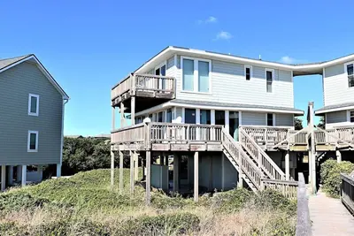 Image de Oceanfront dog-friendly avec une vue imprenable sur l'océan!