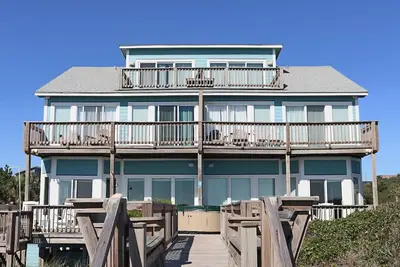 Image de Duplex en bord de mer pour les chiens. Louez les deux côtés pour une grande famille!