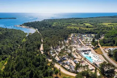 Image de Joli appartement dans une maison de vacances avec piscine, climatisation, Wifi, Tv et terrasse