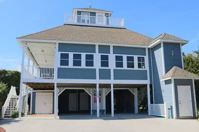 Image de Oceanside Home avec un ascenseur