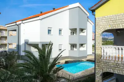 Image de Appartement 2 Chambres avec Balcon et Vue sur la Piscine
