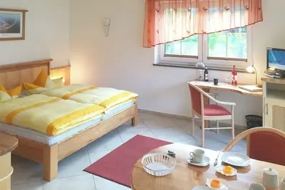 Image de bel appartement pour 2 personnes près de la forêt et de la plage, terrasse, internet sans fil