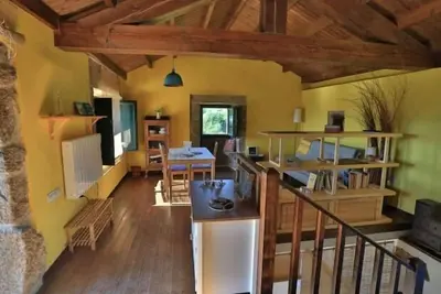 Image de Maison en pierre à côté d'un vignoble pour 2 personnes. Animaux acceptés.