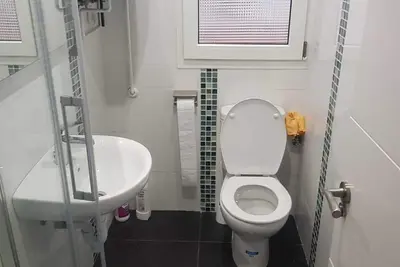 Image de chambre dans appartement partagé salle de bain privée et cuisine commune