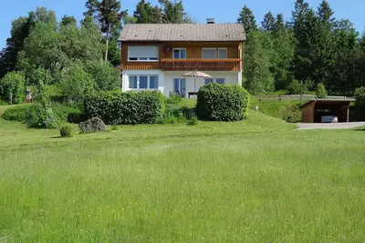 Image de Maison de campagne sur la pente ensoleillée