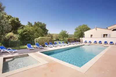Image de Appartement Douillet + Piscine extérieure | A 4km du village