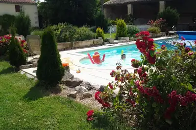 Image de 2 Gites ensemble - Longere et Grange, piscines, 25/27 pax