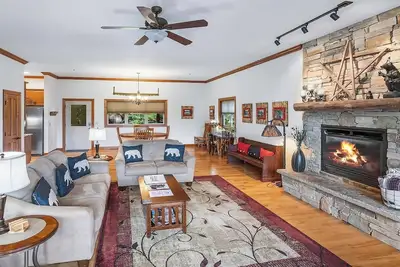 Nouveau condo Smoky Mountain Country Club de luxe (99 $ / en semaine jusqu'au 30 juin)