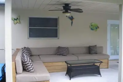 Image de Piscine chauffée de Delray Beach Home 4 chambres à coucher avec lit king size / 3 salles de bain complètes pour 8 adultes