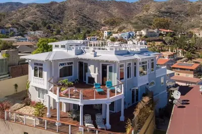 Image de Accueil spectaculaire du port et de l'océan