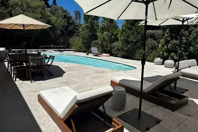 Image de Palo Alto meublé Eichler Mid Century House avec piscine