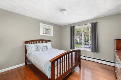 Image de Superbe maison de 4 chambres à coucher près des plages et de la rivière étroite