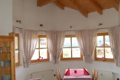 Image de Maison de vacances au milieu d'une nature intacte. Chambre sur la galerie.