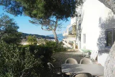 Image de Appartement F2 proche plage, avec jardin privatif ombragé avec vue mer