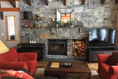 Image de Cabine récemment rénovée dans les bois