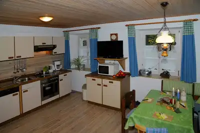 Image de Appartement avec une petite terrasse couverte pour le petit-déjeuner