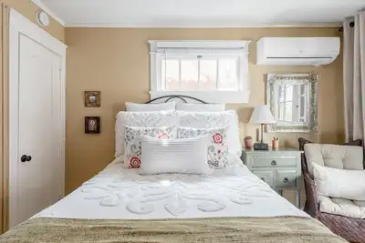Image de Charme Casita. Caractère Chaleureux. Explorez SoCal.