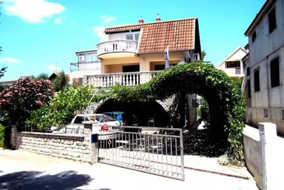 Image de Belle maison - endroit calme - seulement 2 appartements - vue mer - à environ 30 m de la plage