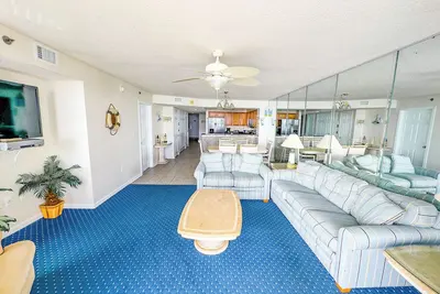 Image de Crescent Shores Oceanfront Unit 210! Superbe Condo. Réservez votre escapade aujourd'hui!