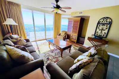 Image de Crescent Shores Oceanfront Unit 504! Superbe Condo. Réservez votre escapade aujourd'hui!