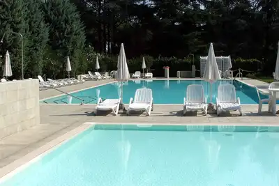 Image de Appartement Deux PIÈCES Avec Vert Dans Une RÉSIDENCE Calme Avec Piscine