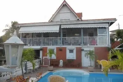 Image de Studio dans villa accès piscine, jardin + véhicule au Lamentin en Martinique