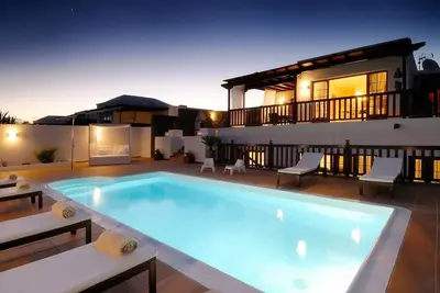Image de Fabuleuse villa spacieuse, piscine chauffée, terrasses privées et jacuzzi (à partir du 19 septembre)