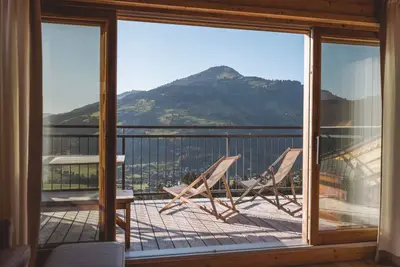 Image de Lodge de haute qualité avec sauna privé et vue de rêve sur la piste de ski