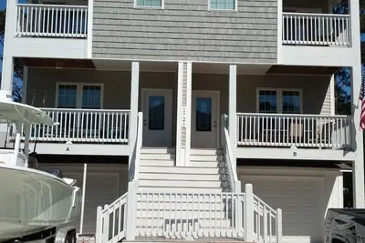 Image de Kure Beach Townhome disponible pour la location d'hiver à long terme. Pas d'animaux s'il vous plaît