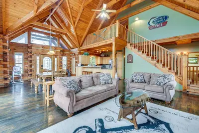 Image de Nouveau! Chalet familial avec piscine saisonnière sur le lac Cherokee