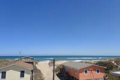 Image de Semi-Oceanfront / Oceanview - 2 unités - un prix bas! * Nouveau sur le marché locatif *