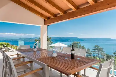 Image de Nouveau! Spacieuse villa de luxe toute l'année avec une vue imprenable sur la mer!