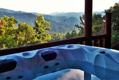 Image de Vues incroyables, Suite de maître luxueusement romantique, Sparkling Hot Tub, WiFi