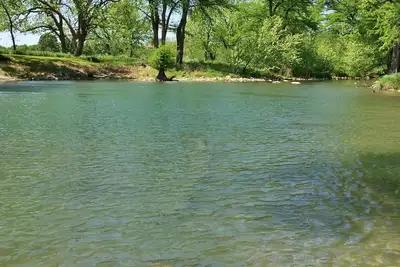 Image de Nouvellement mis à jour magnifique 2/2 Condo sur la rivière Guadalupe à New Braunfels