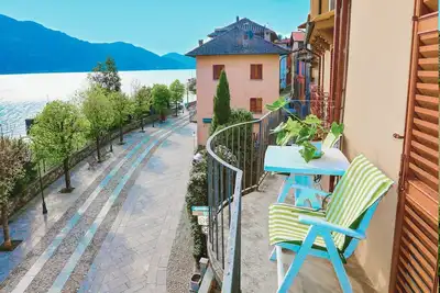 Image de Appartement 3 pièces avec balcon ensoleillé sur la magnifique promenade au bord du lac de Cannobio