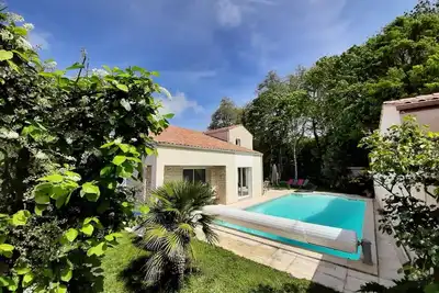 Image de L’orée du bois. Villa lumineuse, proche de La Rochelle et de l’Ile de Ré.