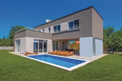 Image de Superbe maison à Kozino avec WiFi