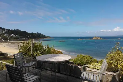 Image de Les Pieds Dans L'Eau, Vue Mer, plage devant la maison.