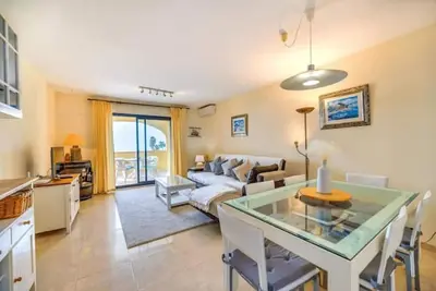 Image de Spacieux appartement au dernier étage avec vue imprenable sur la mer