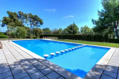 Confortable appartement pour 4 personnes avec piscine, Wifi, climatisation, Tv, terrasse et parking
