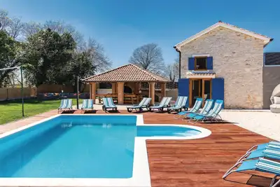 Image de Superbe maison Ă Bibici avec sauna