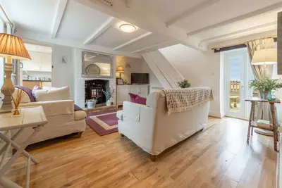 Un joli cottage à mi-terrasse, plein de charme et situé dans un endroit paisible